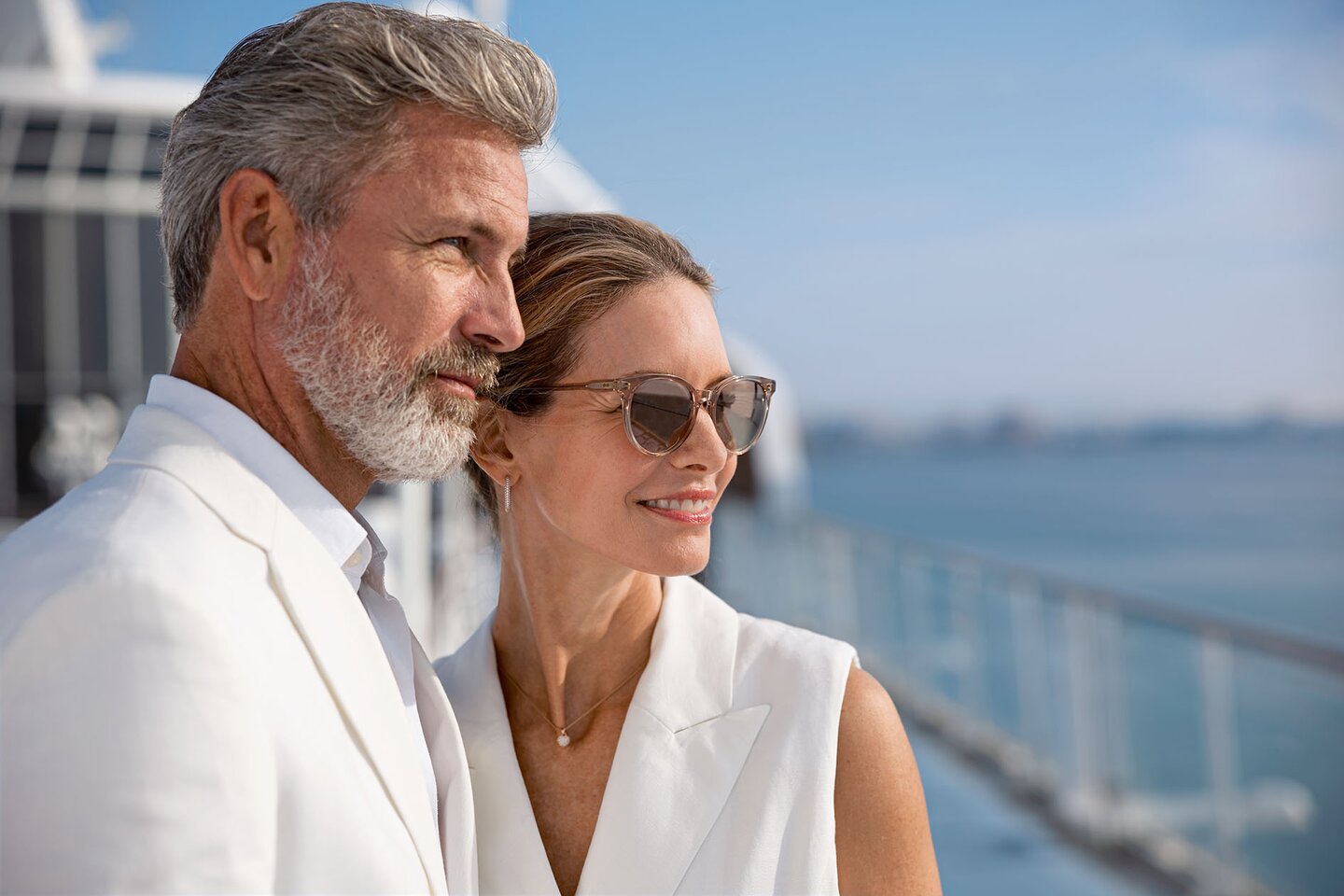 MS EUROPA Paar an Deck