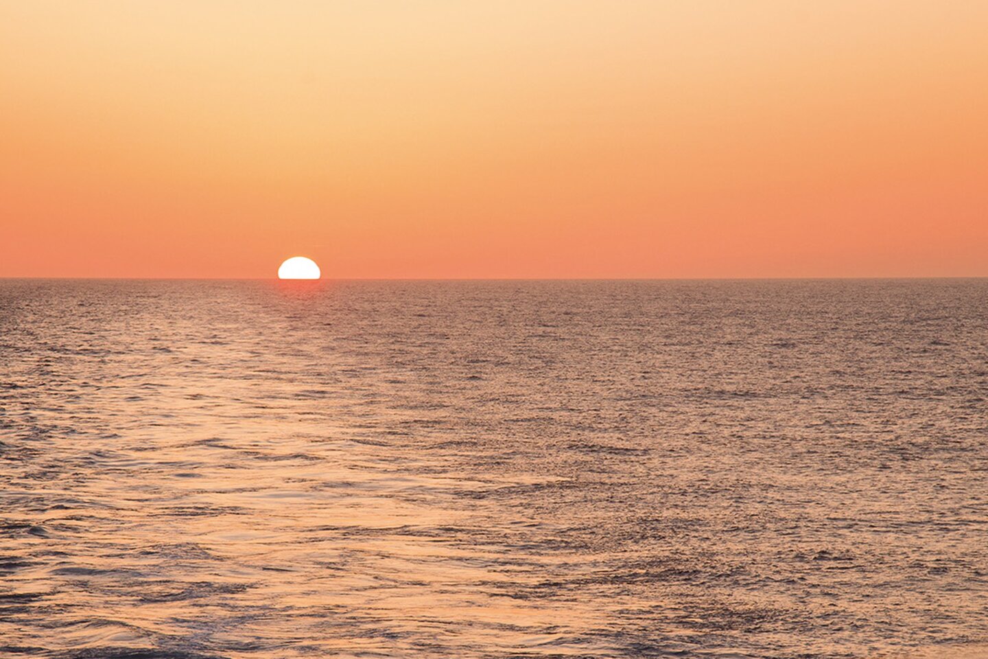 MS EUROPA Sonnenuntergang Reling